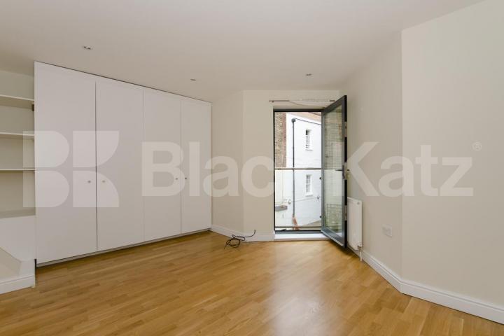 			STUNNING MEWS HOUSE, 2 Bedroom, 1 bath, 1 reception Mews House			 Liverpool Road, ANGEL-HIGHBURY-ISLINGTON